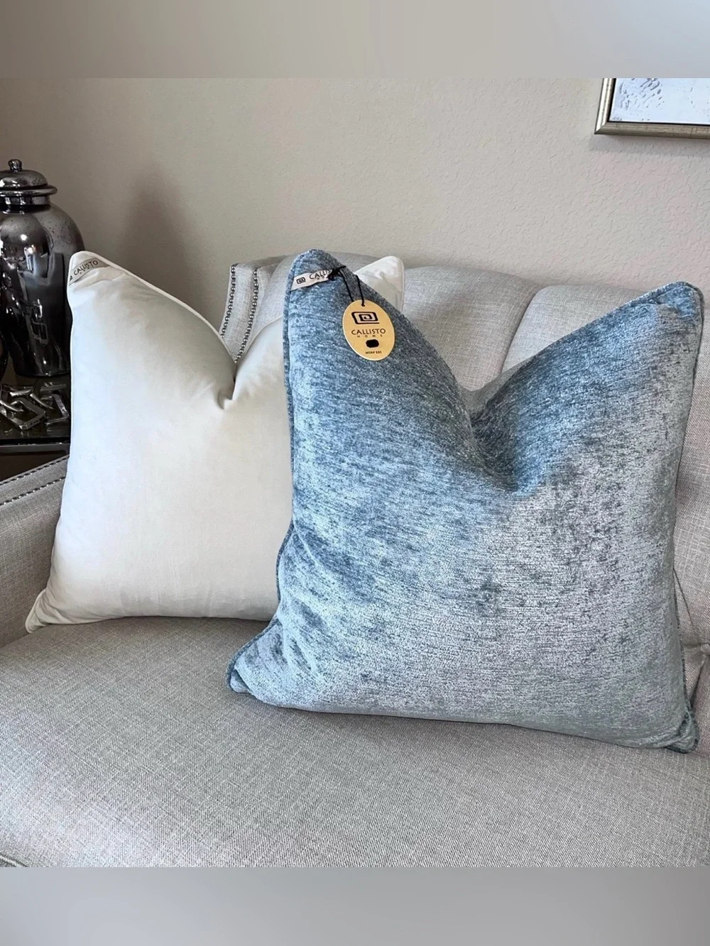 1-NWT CALLISTO HOME TEXTURE VELVET BOUCLE LUXURY DECORATIVE PILLOW (TO3595F12)